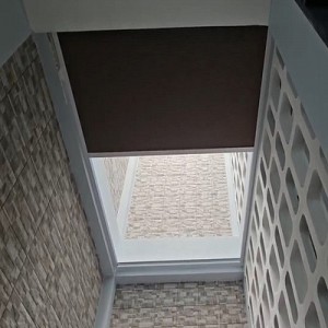 Hệ rèm trần tổ ong tự động che nắng giếng trời ở nhà khách tại Thành phố Hồ Chí Minh