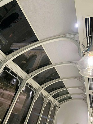 Hệ rèm tổ ong tự động che nắng mái kính cong cho quán Cafe ở Thành phố Hồ Chí Minh