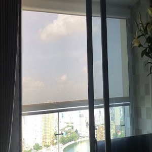 Hệ rèm cuốn tự động Vertical CN Zipper Blinds tại nhà khách ở Vinhome Metropolis Liễu Giai - Hà Nội