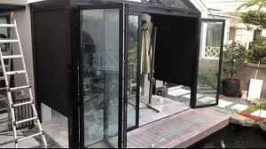 Hệ rèm cuốn tự động Zipper che nắng, mưa gió chòi nghỉ tại Biệt thự phân khu Hoa Phượng – Vinhome Riversides Long Biên