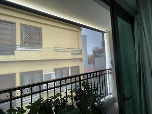 Câu chuyện nhỏ về hệ rèm cuốn dây cáp dùng tay che nắng ban công tại Lạc Trung, Hai Bà Trưng, Hà Nội - khi “bán những gì mình có”