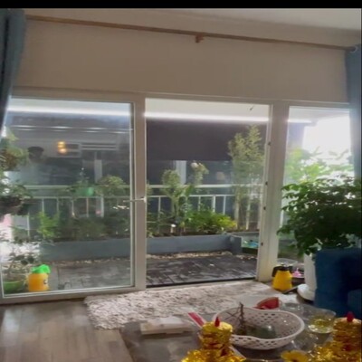 Hệ rèm cuốn dây cáp tự động che nắng ban công hướng Tây nhà khách tại chung cư M4 đường Nguyễn Chí Thanh, Hà Nội