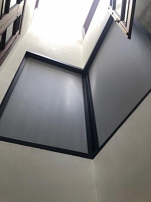 Hệ rèm cuốn tự động Zipper che nắng, mưa gió ngoài trời nhà khách ở Biệt thự Quảng Ninh