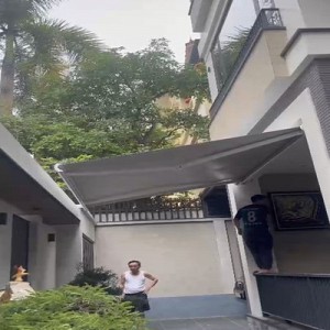 Mái hiên tự động cao cấp nhập khẩu Châu Âu che nắng sân vườn nhà khách tại phố Đại Từ, Hoàng Mai, Hà Nội