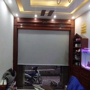 Hệ rèm cuốn tự động ngăn phòng che cửa ra vào tại nhà phố Kim Giang, Hà Nội