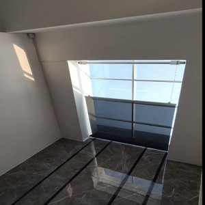 Rèm trần phẳng tự động che nắng giếng trời, trần kính tại nhà phố Đà Nẵng