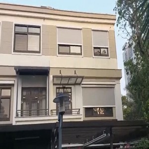 Hệ Skylight che nắng mái kính ngoài trời và hệ Zipper che nắng hướng Tây tại biệt thự H6 Starlake City – Câu chuyện về một người lạ đáng quý