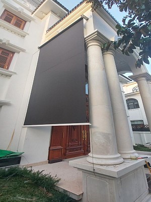 Hệ rèm cuốn dây cáp tự động che nắng, mưa gió sân vườn tại Biệt thự Vinhome Thăng Long