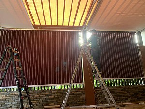 Rèm cuốn dây cáp tự động ngoài trời kết hợp với rèm trần phẳng tại nhà khách ở Thành phố Vinh - Nghệ An