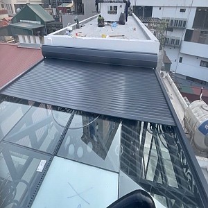 Hệ nhôm cuốn tự động Thượng Hải Aluminium Shanghai Skylight cho nhà phố Liễu Giai, quận Ba Đình, Hà Nội