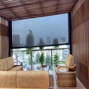 Rèm tự động Zipper Blinds che nắng, mưa gió ngoài trời trên tầng thượng tại nhà phố Bà Triệu, quận Hoàn Kiếm, Hà Nội