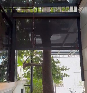 Hệ rèm cuốn tự động Zipper che nắng, ngăn gió lùa tại Biệt thự Vinhome Riversides Long Biên, Hà Nội