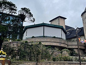 Hệ rèm cuốn tự động dây cáp che nắng, mưa gió ngoài trời ở quán Cafe tại Thành phố biển Nha Trang