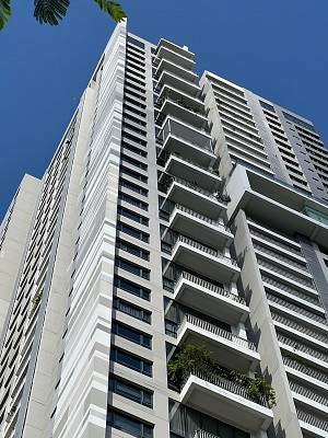 Hệ rèm cuốn cáp tự động che nắng cửa kính ngoài trời căn hộ Duplex chung cư Riveria Point quận 7 Thành phố Hồ Chí Minh