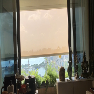 Hệ rèm cuốn tự động Zipper che nắng ngoài trời tại Penthouse Aqua Central 44 Yên Phụ, Hoàn Kiếm, Hà Nội.