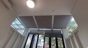 Hệ rèm trần tổ ong tự động cao cấp che nắng mái kính nhà phố Vĩnh Hưng, quận Hoàng Mai, Hà Nội