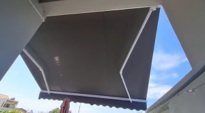 Mái hiên tự động Halfbox - ban công thoáng mát giữa lòng Sài Gòn