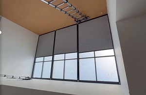 Rèm trần tổ ong tự động – giải pháp che nắng tinh tế dành cho ô giếng trời nhà phố tại Thành phố Hồ Chí Minh