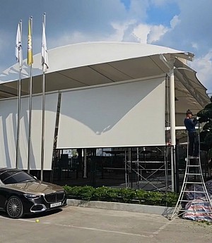 Giải pháp rèm cuốn dây cáp tự động che nắng, mưa gió mặt hông sân Pickleball tại Tây Hồ