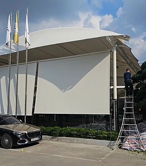 Giải pháp rèm cuốn dây cáp tự động che nắng, mưa gió mặt hông sân Pickleball tại Tây Hồ