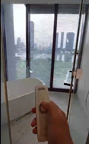 Rèm sáo nhôm tự động cao cấp cho phòng tắm biệt thự view sông Sài Gòn