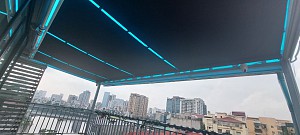 Hệ rèm trần phẳng tự động che nắng trần kính, mái kính tầng thượng nhà phố Võ Văn Dũng, phường Ô Chợ Dừa, quận Đống Đa, Hà Nội