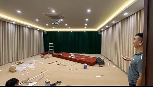 Rèm vải tự động hai lớp cho phòng họp tầng thượng của khách sạn