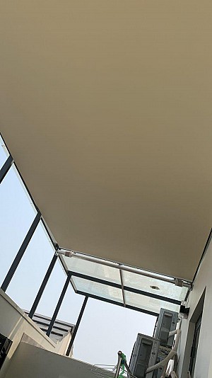 Rèm trần phẳng tự động, rèm phẳng che nắng mái kính, trần kính, giếng trời tại Vinhome Central Park