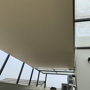 Rèm trần phẳng tự động, rèm phẳng che nắng mái kính, trần kính, giếng trời tại Vinhome Central Park