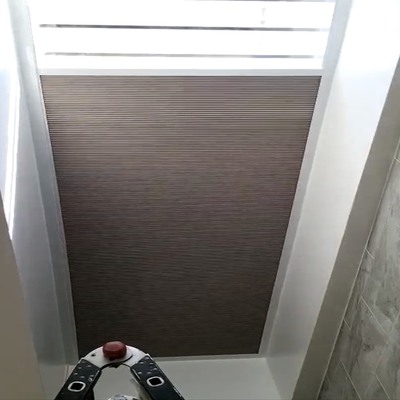 Hệ rèm trần tổ ong tự động che nắng giếng trời, trần kính tại nhà phố ở Hà Nội