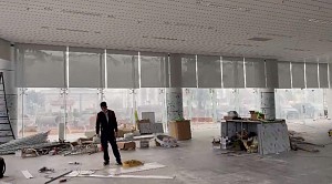 Rèm cuốn tự động che nắng tường kính tại Showroom Vinfast Bắc Kạn