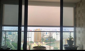 Hệ rèm cuốn tự động Vertical CN Zipper Blinds tại nhà khách ở Vinhome Metropolis Liễu Giai - Hà Nội