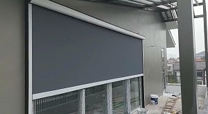 Rèm tự đông cao cấp ngoài trời Zipper Blinds che nắng, mưa gió tại Biệt thự 4 tầng ở Bắc Giang