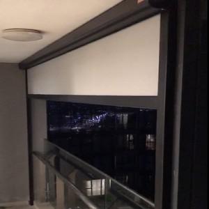 Hệ rèm tự động Zipper che nắng, mưa gió ban công, logia chung cư cao cấp Vinhome Grand Park quận 9, thành phố Hồ Chí Minh