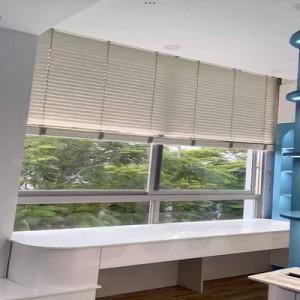 Rèm sáo gỗ tự động che nắng cửa sổ nhà phố tại Thành phố Hồ Chí Minh