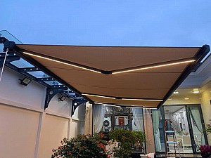 Hệ mái hiên tự động che nắng sân vườn tại nhà khách ở Thành phố Hồ Chí Minh