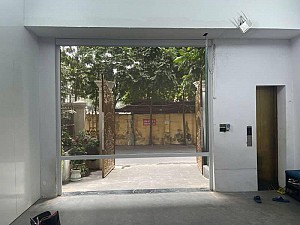 Hệ rèm cuốn tự động cao cấp Zipper che nắng, ngăn côn trùng tại nhà phố Nguyễn Phong Sắc, Hà Nội