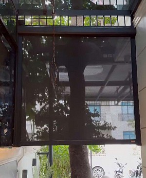 Hệ rèm cuốn tự động Zipper che nắng, ngăn gió lùa tại Biệt thự Vinhome Riversides Long Biên, Hà Nội