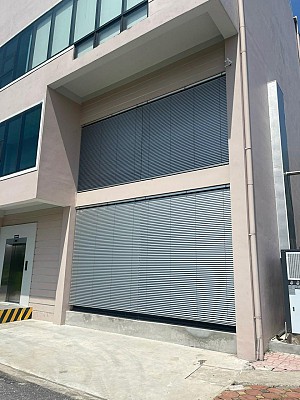 Hệ rèm sáo nhôm tự động dây cáp cao cấp che nắng tường kính tại Công ty Cổ phần dược phẩm CPC1 Hà Nội