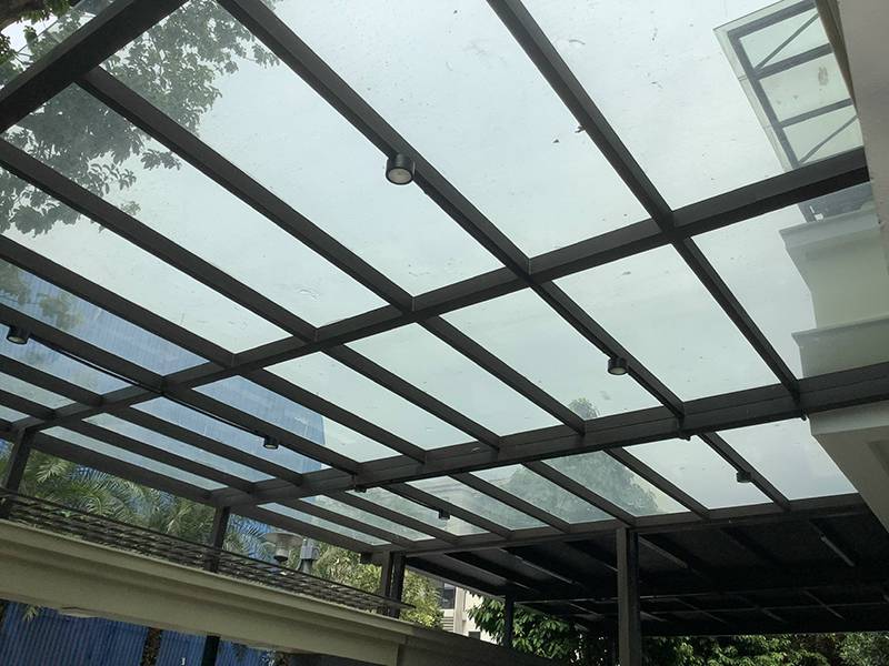 Hệ rèm trần phẳng tự động ngoài trời CN Skylight Awning tại biệt thự nhà khách ở Vinhome Starlake